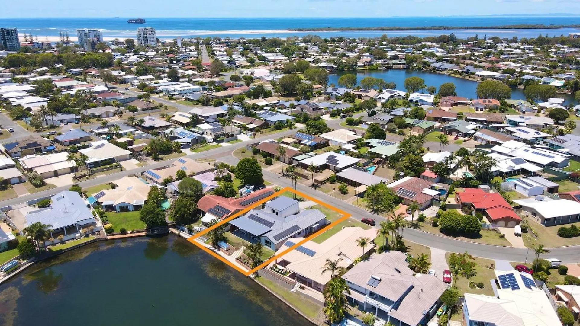 Lake House On Magellan 58 Ramsay Crescent Golden Beach